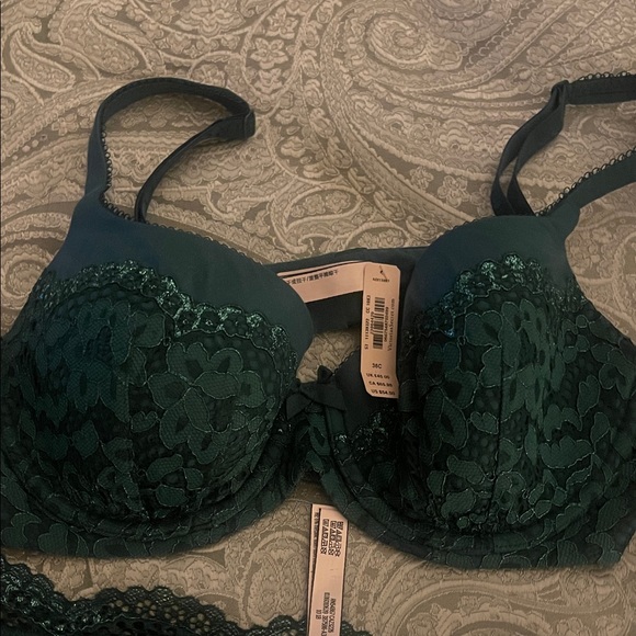 Victoria's Secret Dark Green Lace Bra Set - Picture 2 of 6